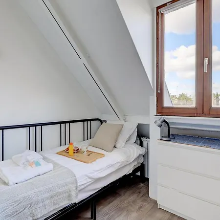 593 Aurelie - Superbe A Paris